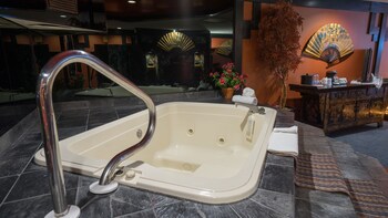 Jetted Tub