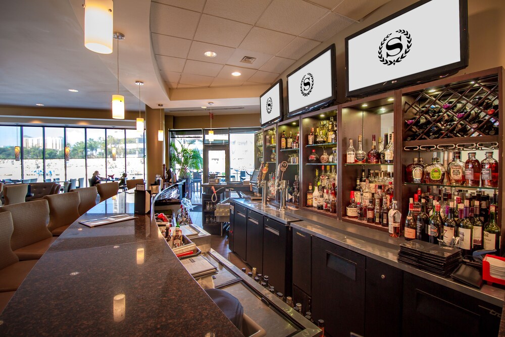 Hotel Bar
