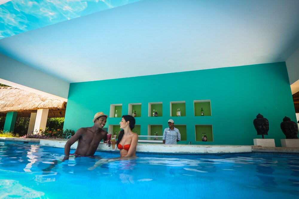 Poolside Bar