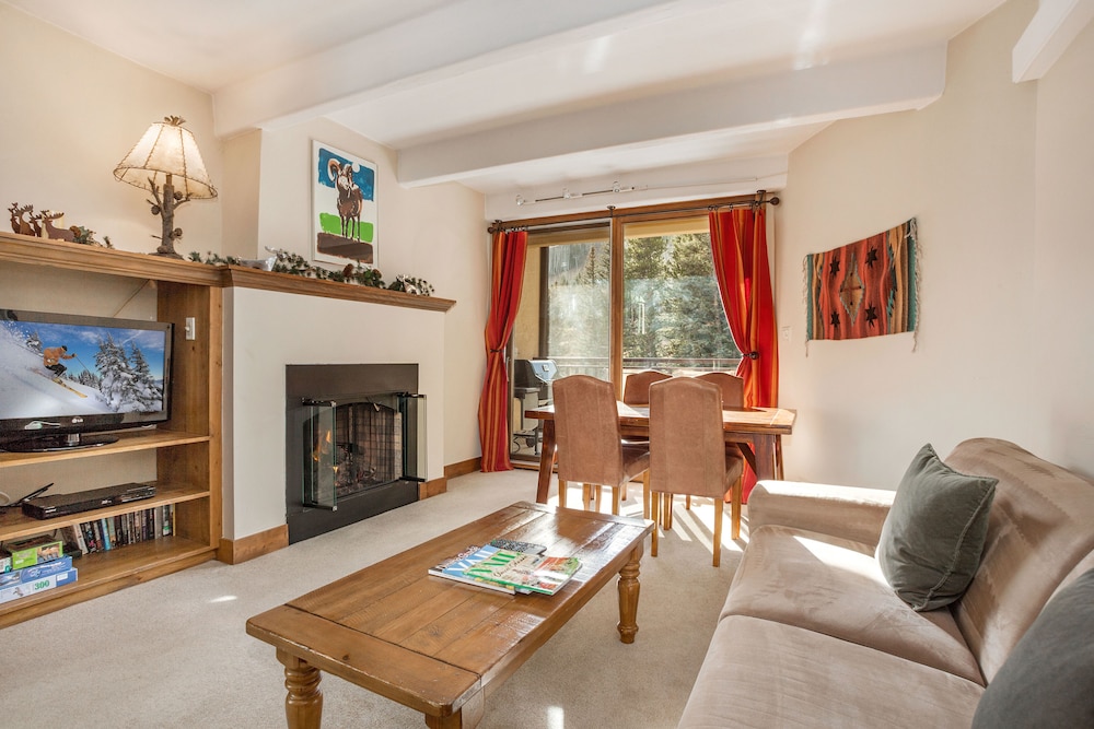 Condo, 1 Bedroom, Mountain View - Living Area