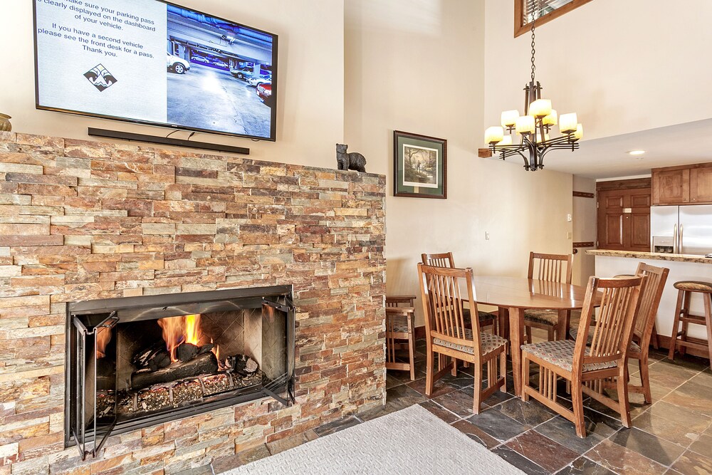 Condo, 3 Bedrooms, 2 Bathrooms - In-Room Dining