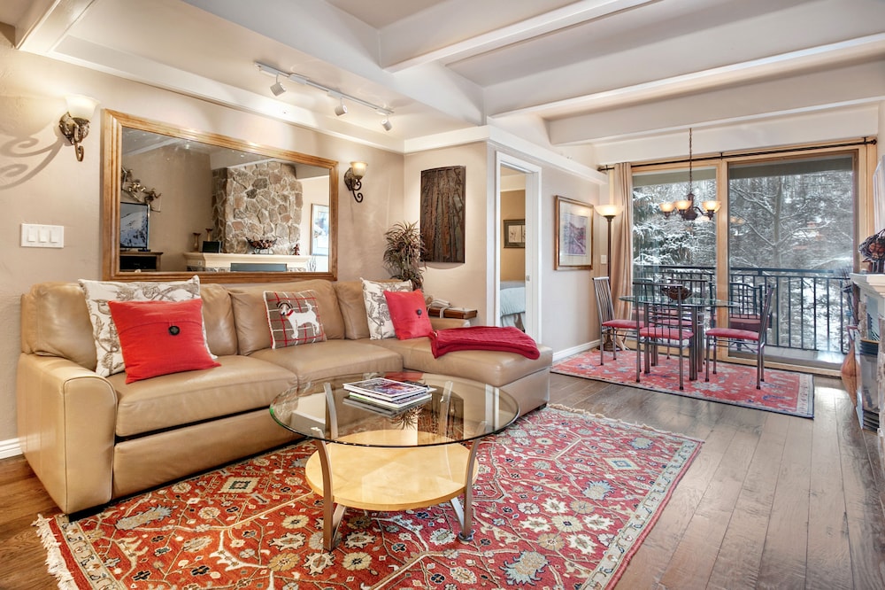 Condo, 1 Bedroom, Mountain View - Living Area