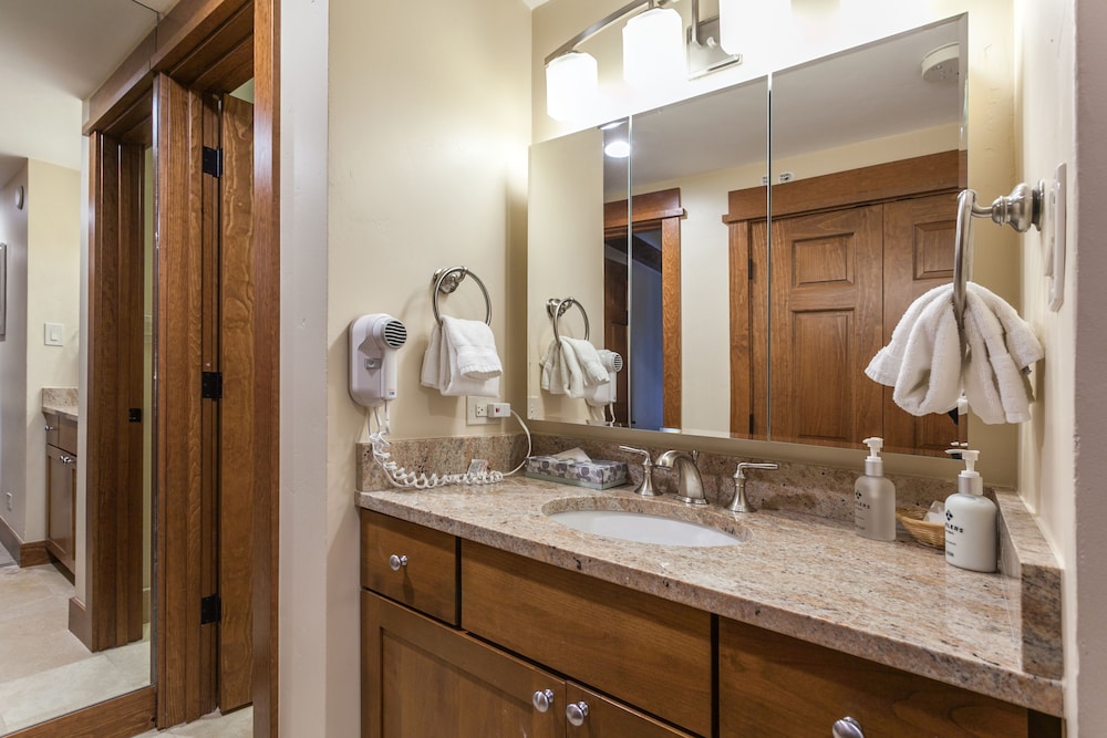 Condo, 2 Bedrooms, 2 Bathrooms - Bathroom Sink