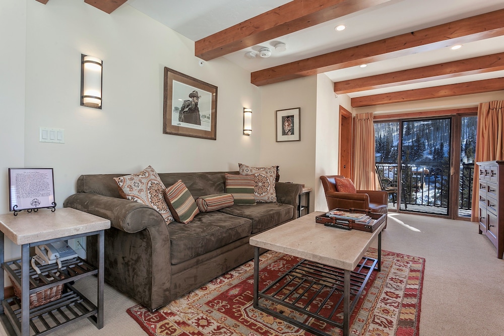 Condo, 1 Bedroom, Mountain View - Living Area