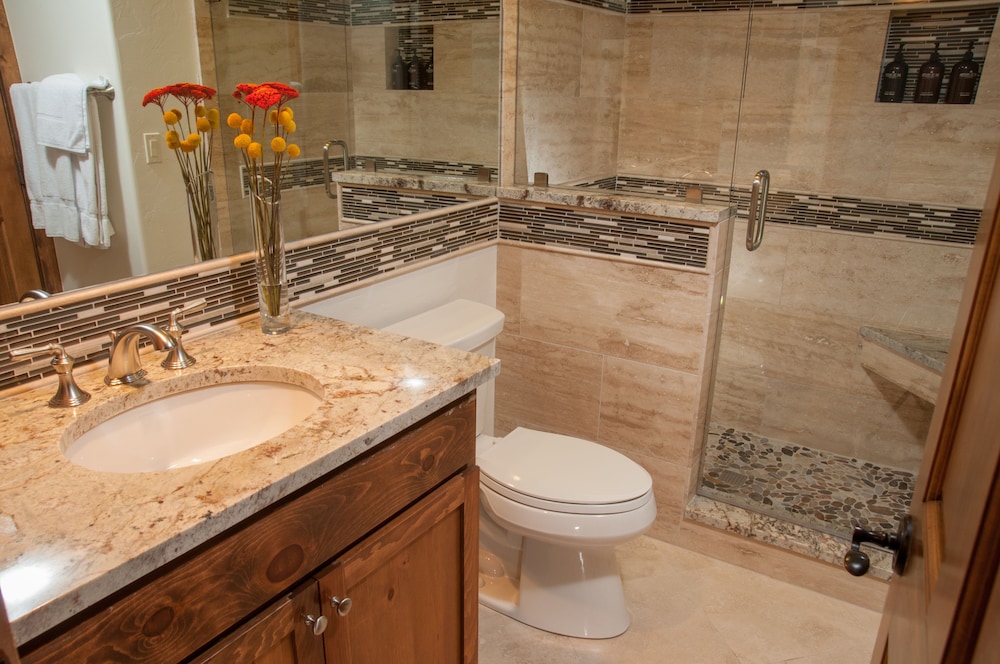 Condo, 2 Bedrooms, 2 Bathrooms - Bathroom