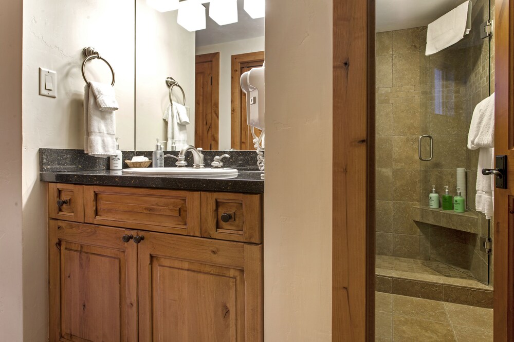 Studio, 1 Queen Bed, Mountain View - Bathroom