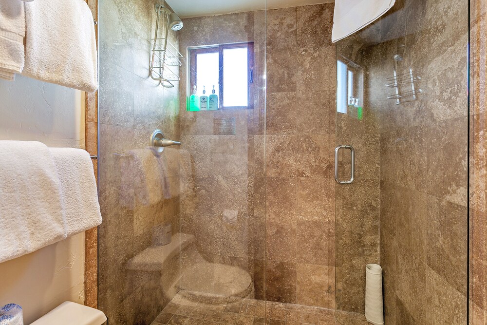 Condo, 3 Bedrooms, 2 Bathrooms - Bathroom