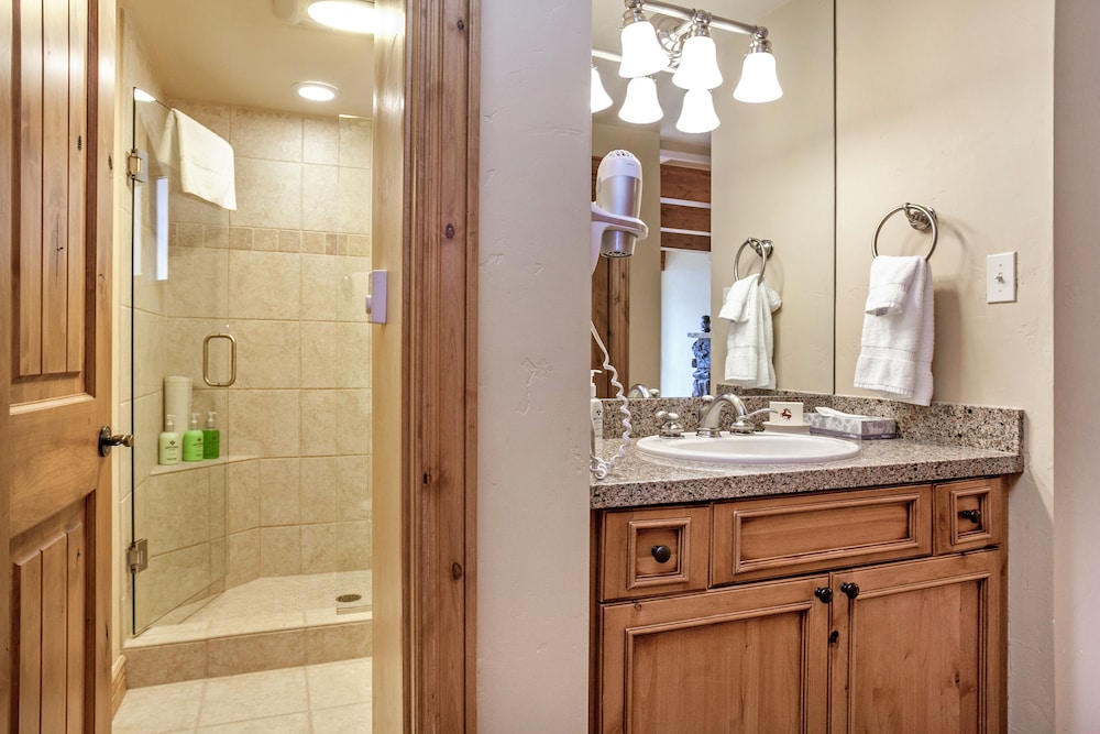 Condo, 1 Bedroom (plus bunk bed) - Bathroom