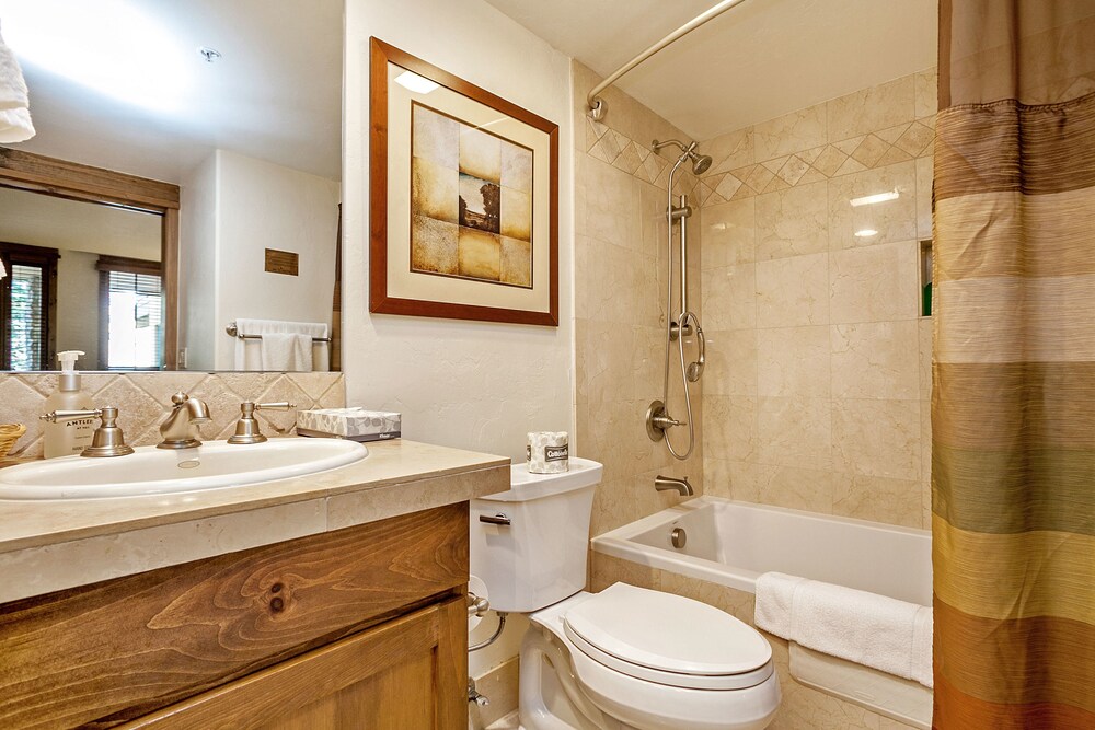 Condo, 2 Bedrooms, 2 Bathrooms - Bathroom