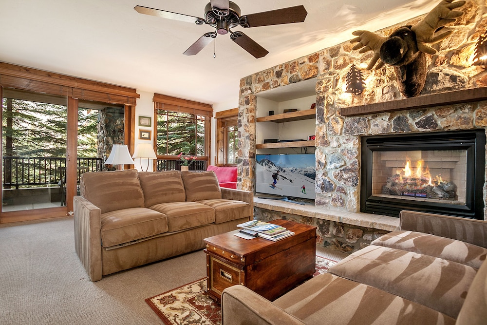 Condo, 2 Bedrooms, 2 Bathrooms - Living Room
