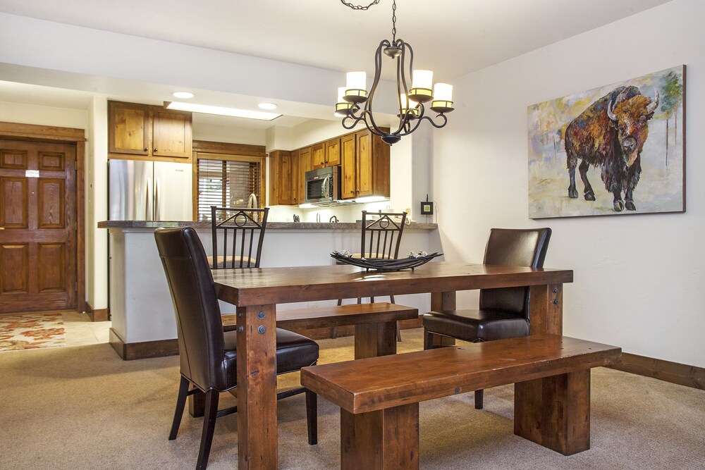 Condo, 2 Bedrooms, 2 Bathrooms - In-Room Dining