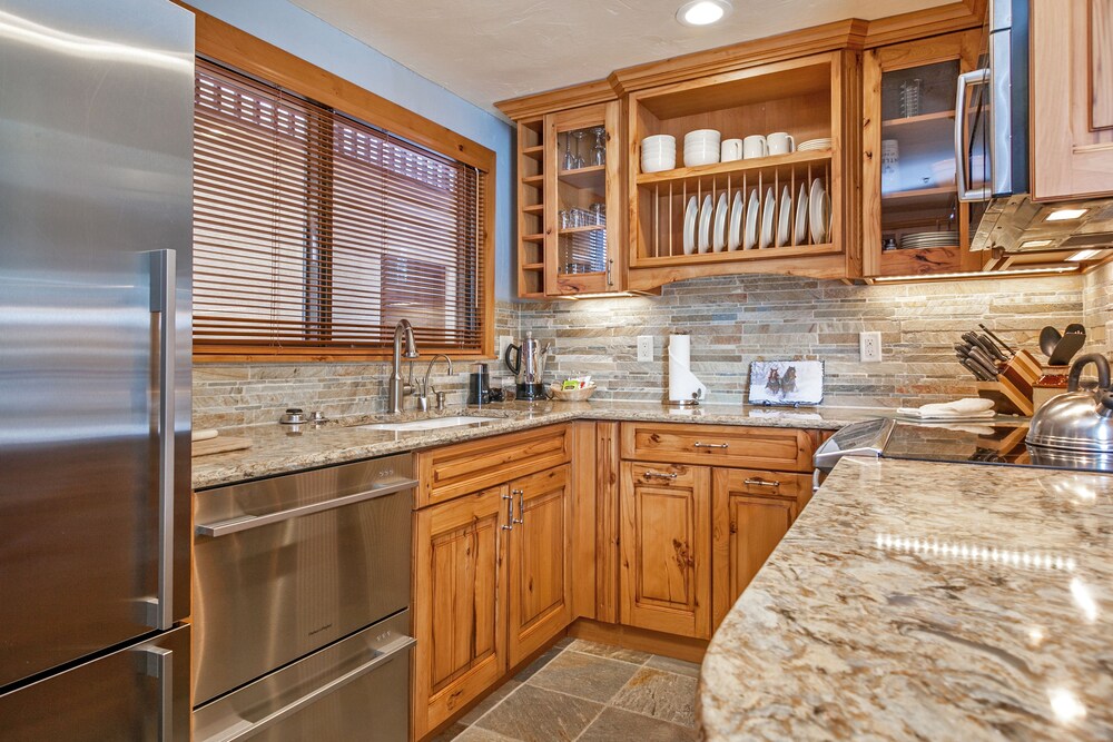 Studio, 1 Queen Bed, Mountain View - In-Room Kitchen