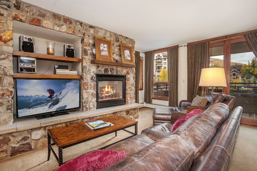 Condo, 2 Bedrooms, 2 Bathrooms - Living Room