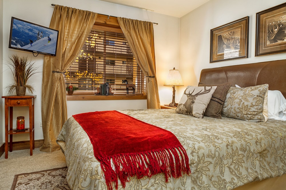 Premium Condo, 4 Bedrooms, Private Bathroom - Guestroom