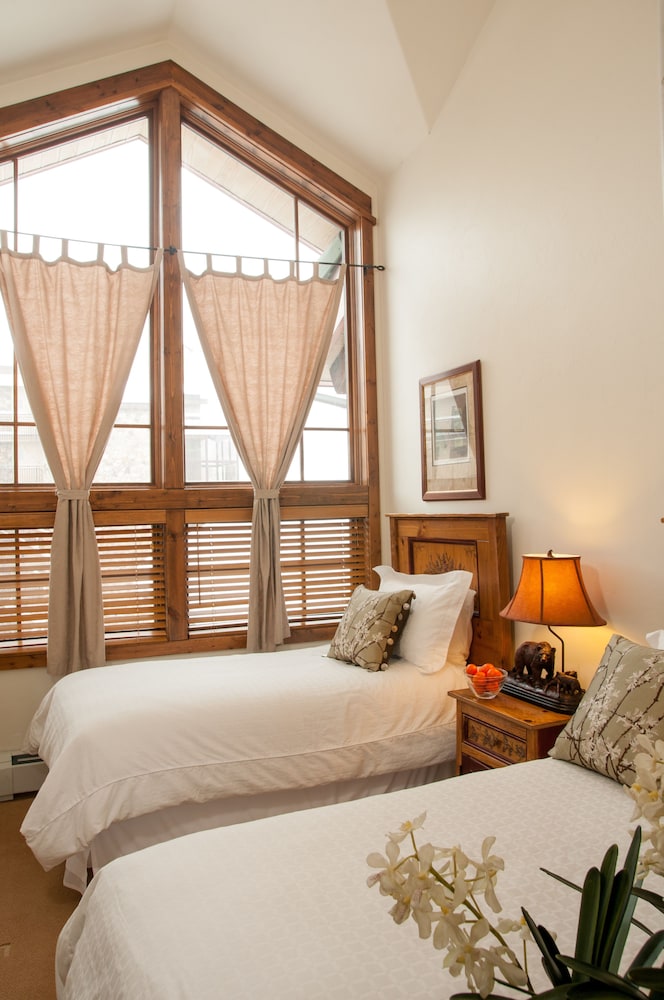 Premium Condo, 4 Bedrooms, Private Bathroom - Guestroom
