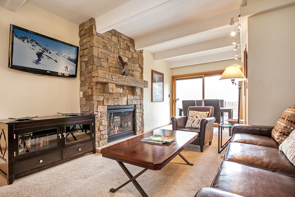 Condo, 2 Bedrooms, 2 Bathrooms - Living Room