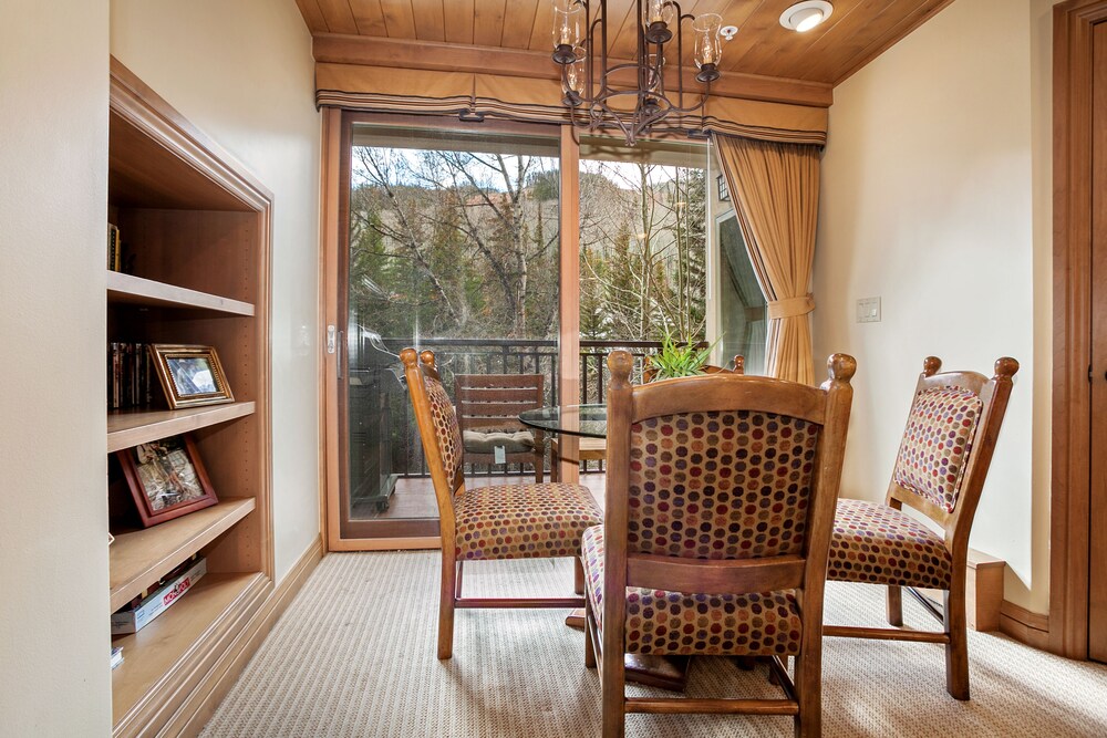 Condo, 1 Bedroom, Mountain View - In-Room Dining