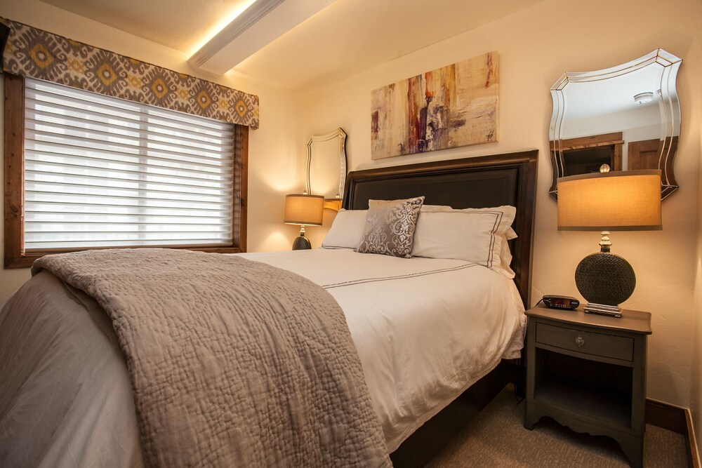 Premium Condo, 4 Bedrooms, Private Bathroom - Guestroom