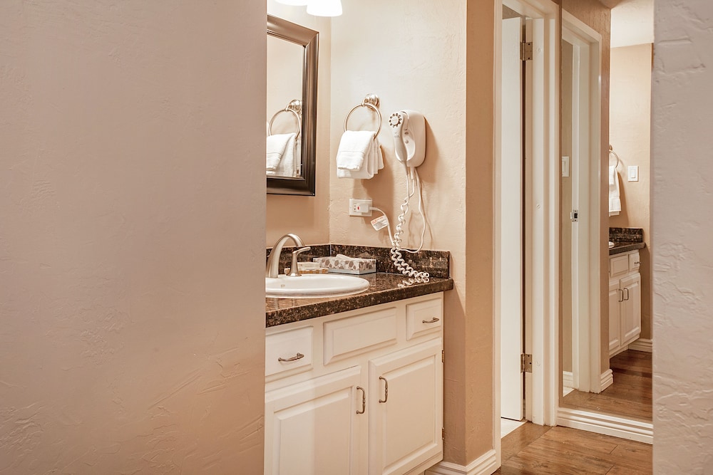 Condo, 1 Bedroom, Mountain View - Bathroom Sink