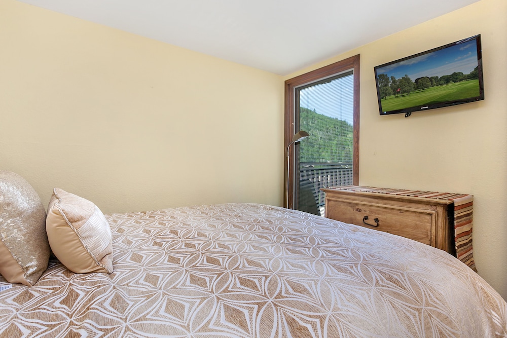 Condo, 3 Bedrooms, 2 Bathrooms - Guestroom