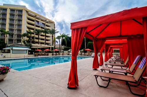 Sheraton Crescent Hotel
