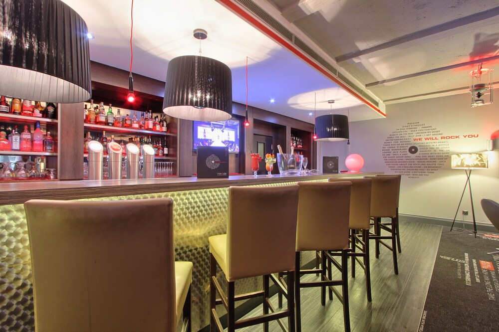 Hotel Bar
