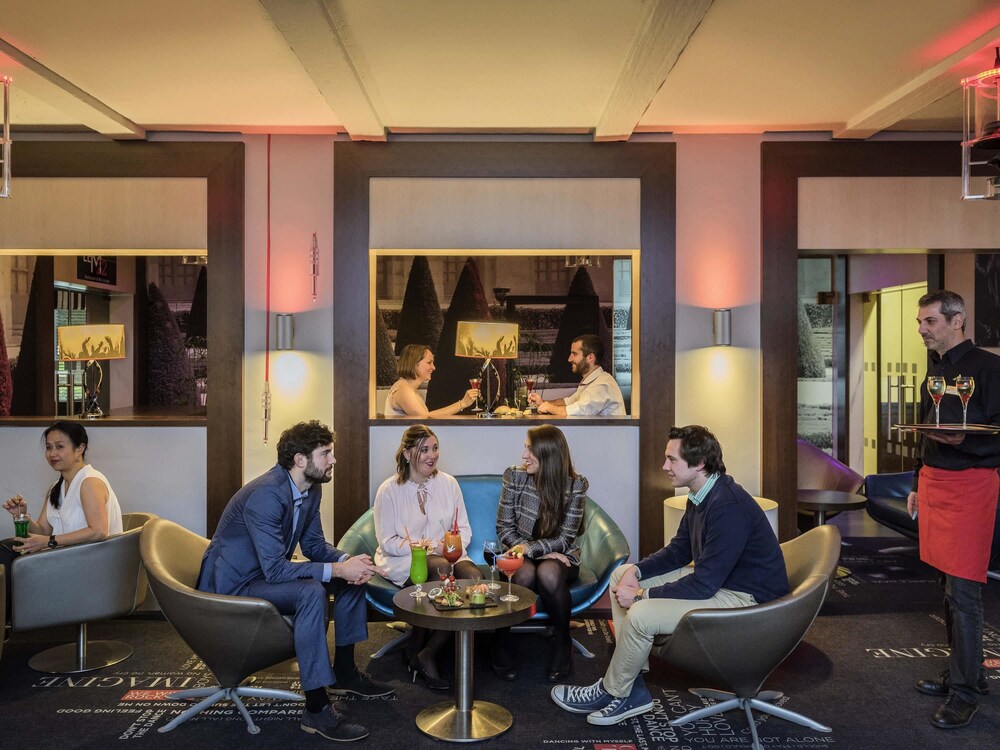 Hotel Bar