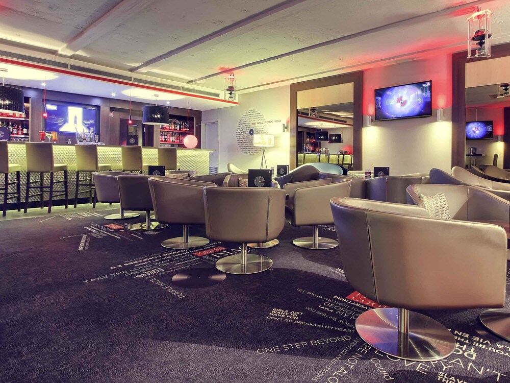 Hotel Bar