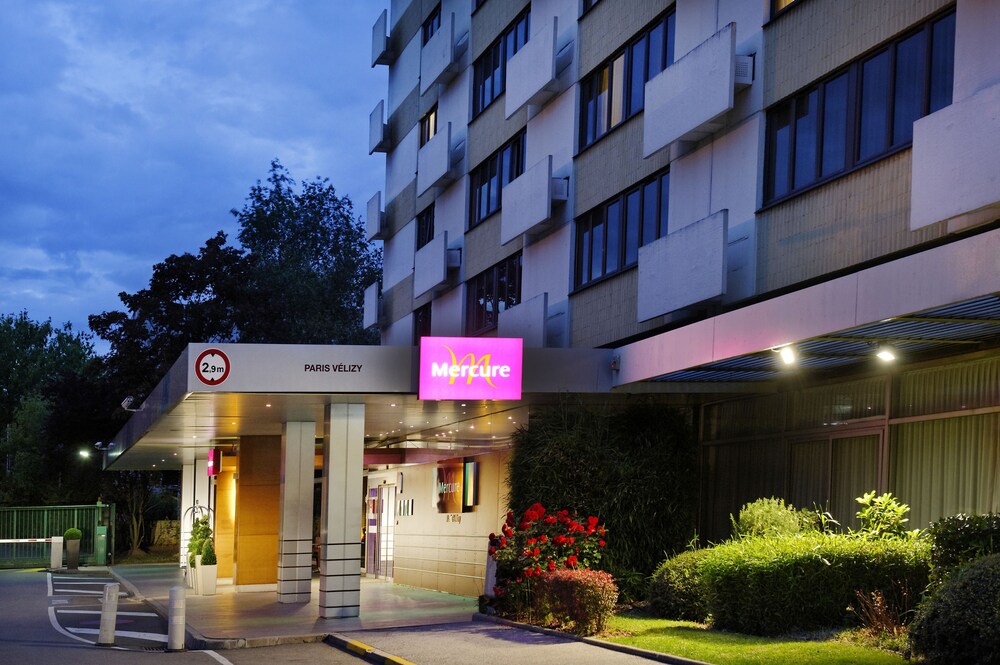 Hotel Front - Evening/Night