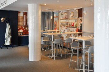 Hotel Bar