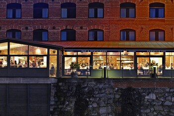 Hotel Front - Evening/Night