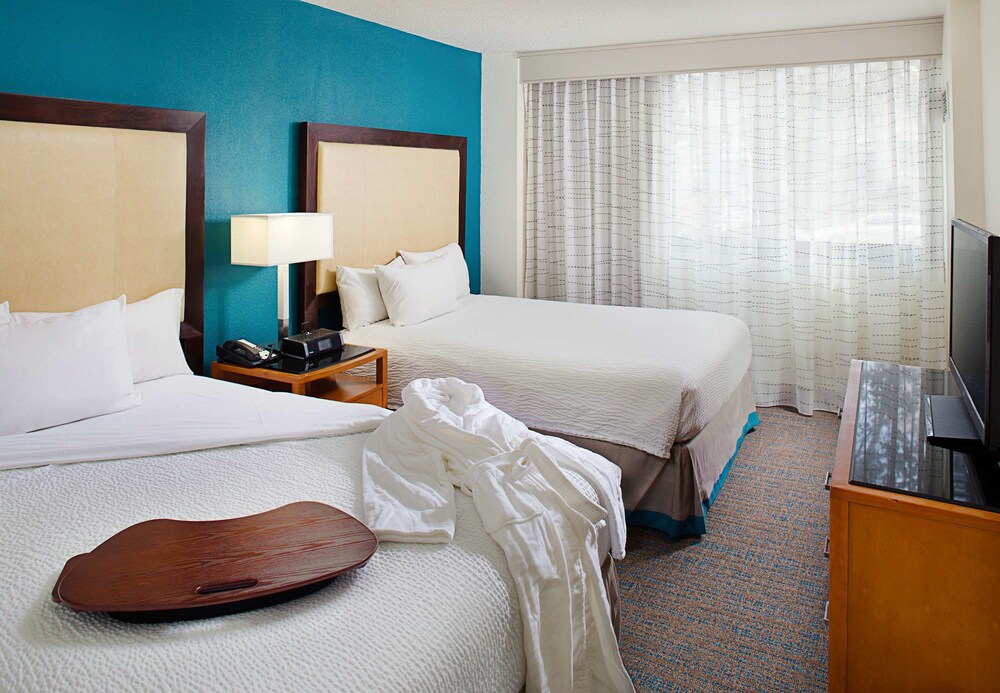 One Bedroom Suite with Two Queens - Guestroom