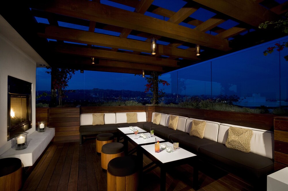 Hotel Bar