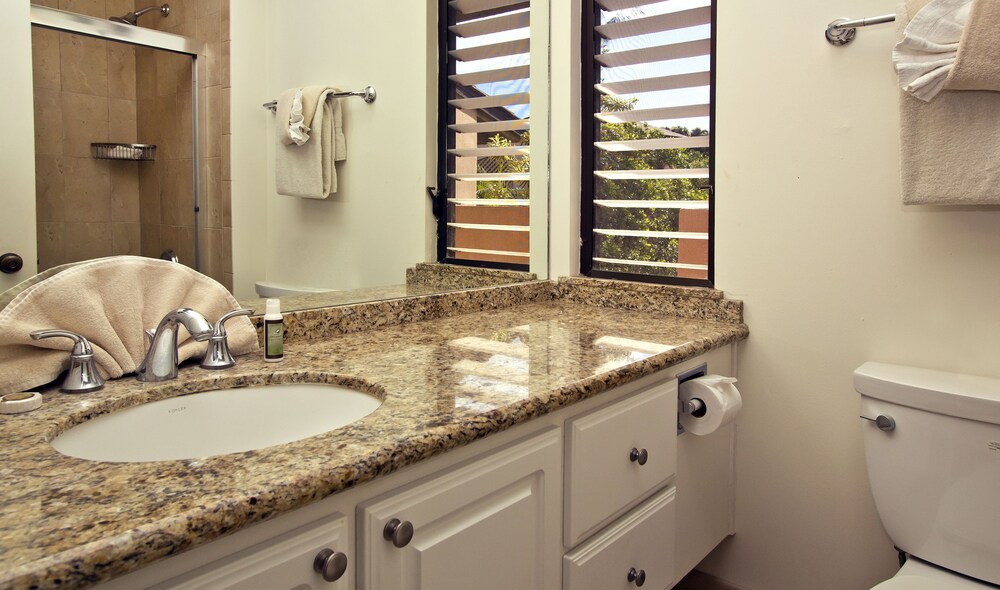 Studio, 1 King Bed, Ocean View - Bathroom