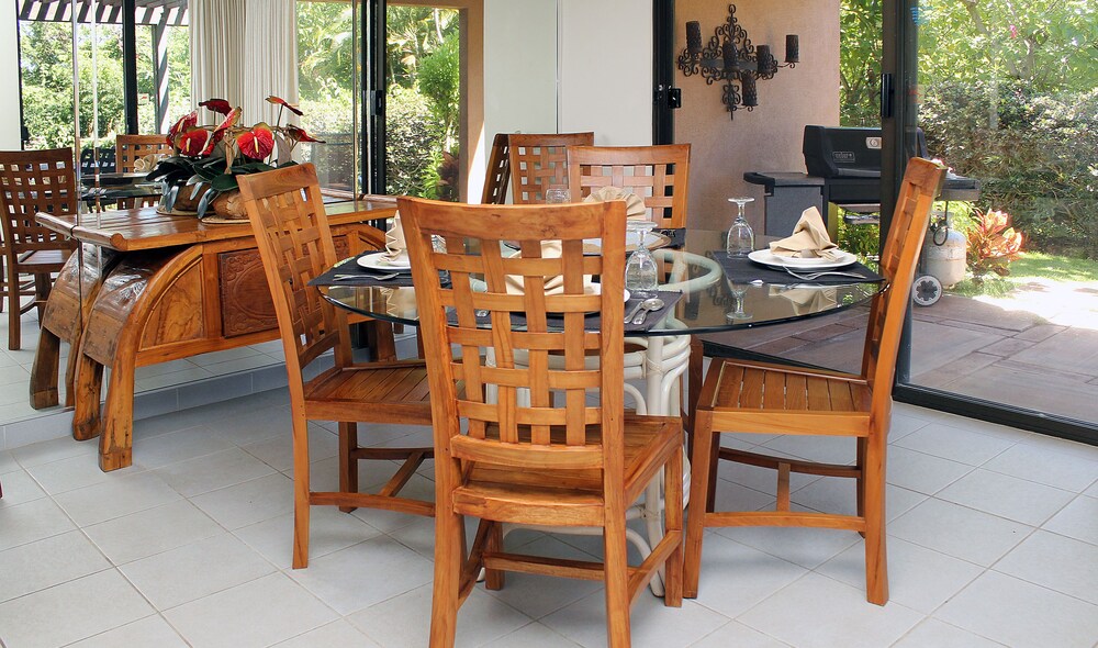 Condo, 2 Bedrooms, 2 Bathrooms, Garden View - In-Room Dining