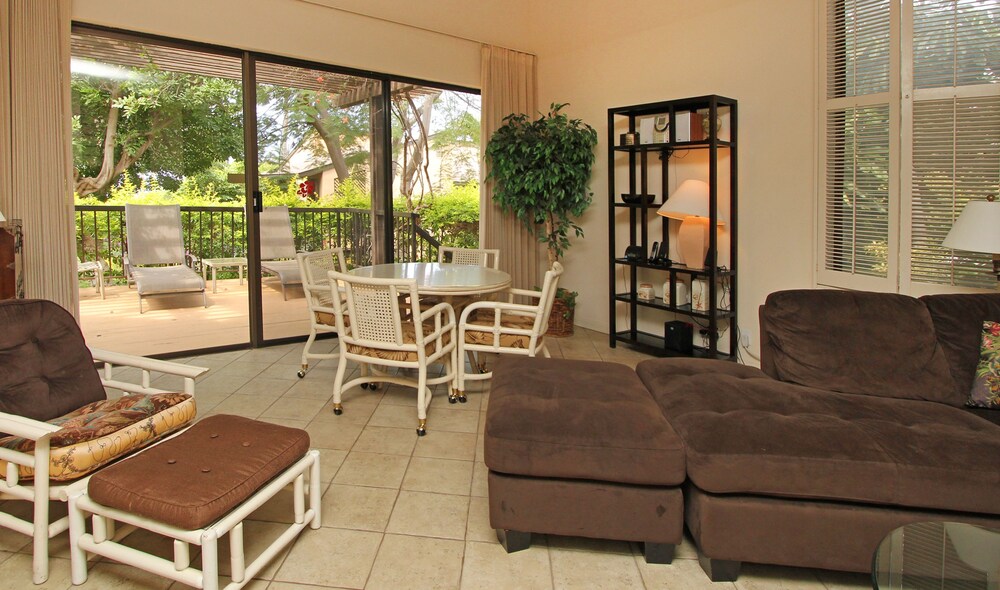 Condo, 2 Bedrooms, 2 Bathrooms, Garden View - Living Area
