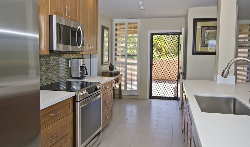 Condo, 2 Bedrooms, 2 Bathrooms, Ocean View - In-Room Kitchen