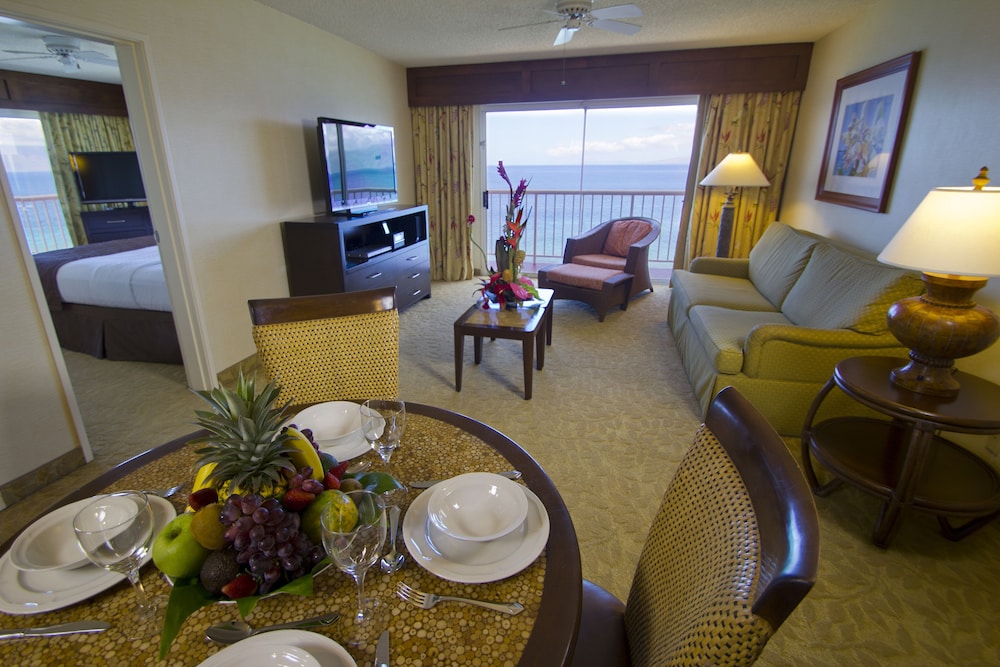 Deluxe Room, 1 Bedroom, Ocean View - Living Area