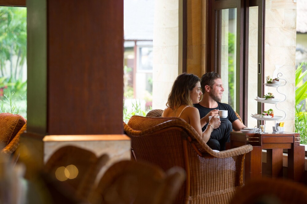 Hotel Lounge