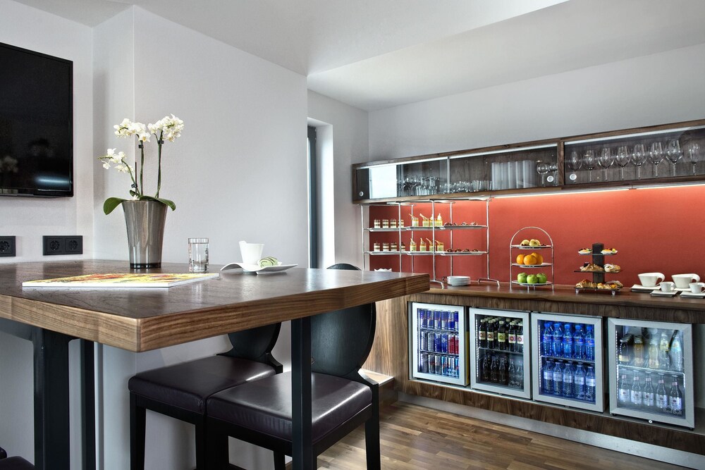 Hotel Bar