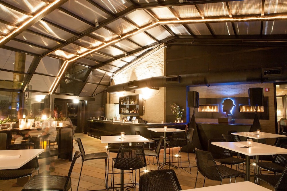 Hotel Bar
