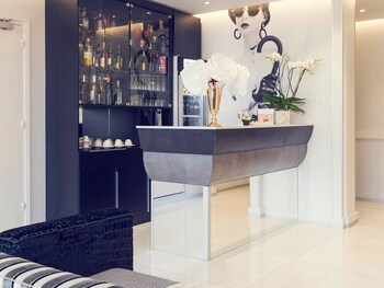Hotel Bar