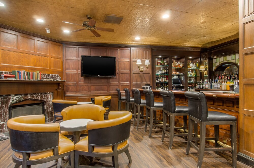 Hotel Bar