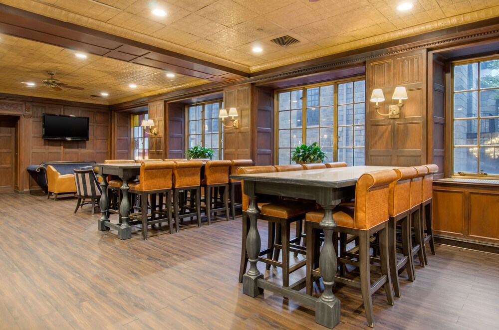 Hotel Bar