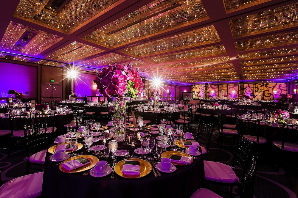 Indoor wedding, Hyatt Regency Long Beach