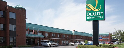 Quality Inn & Suites P.E. Trudeau Airport