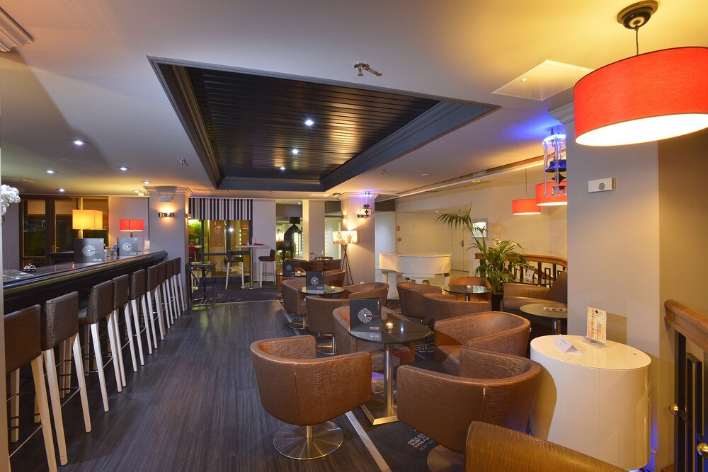 Hotel Bar