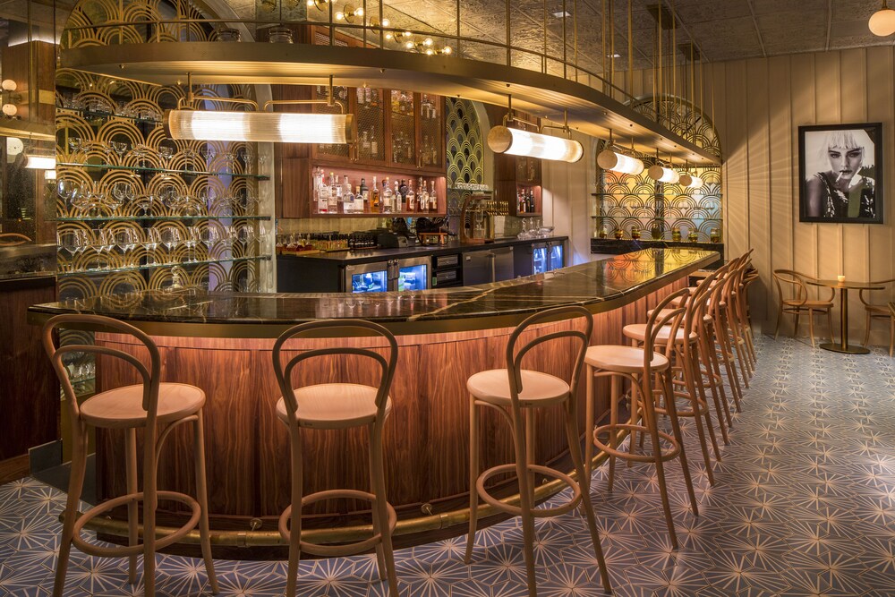 Hotel Bar