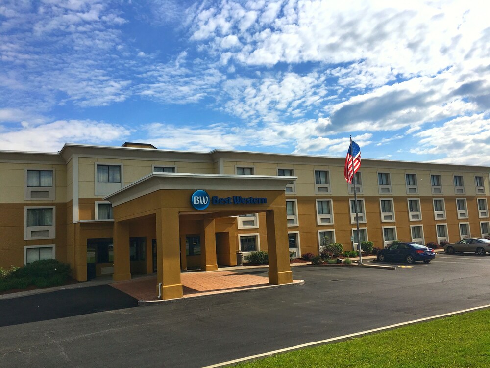 Property entrance, Best Western Rochester Marketplace Inn