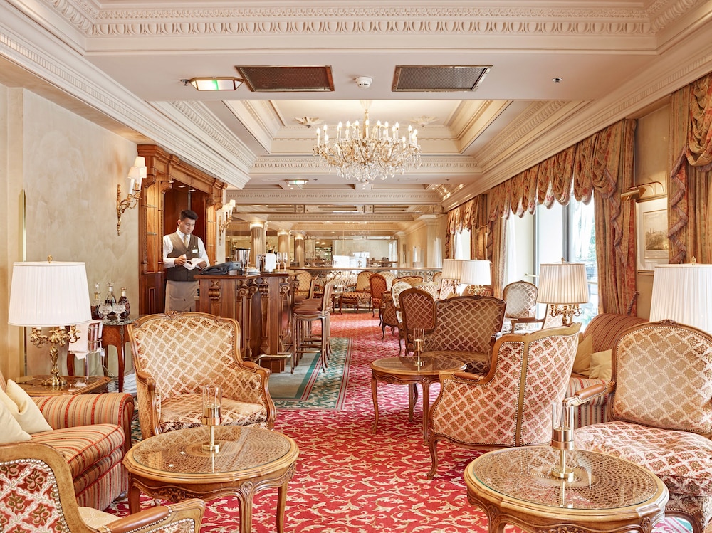 Hotel Bar